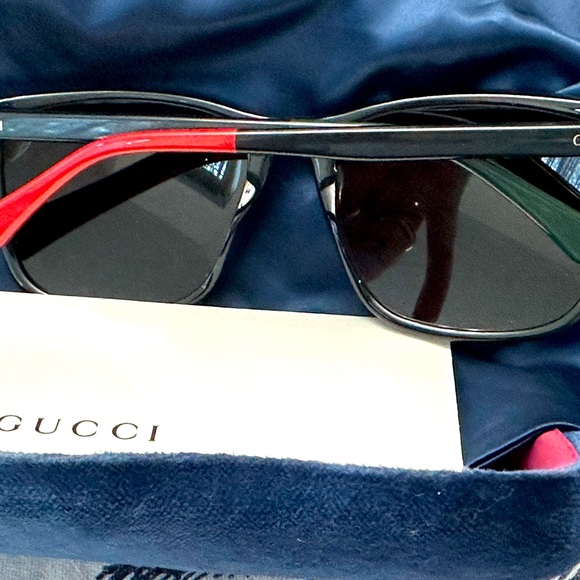 Gucci sunglasses with authenticity card, cloth and case. Perfect condition. - Picture 10 of 14